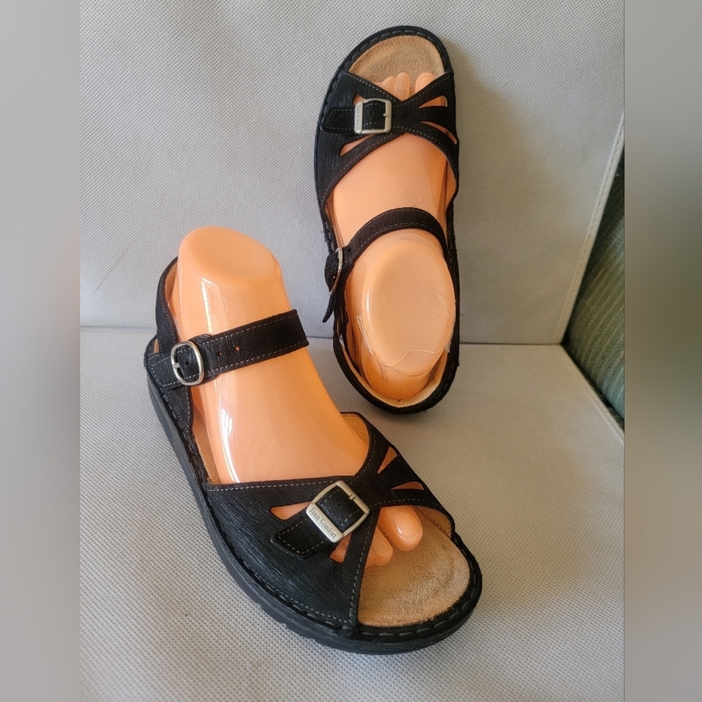 FINN COMFORT BLACK LEATHER SANDALS (sz US 8 or Euro 39)